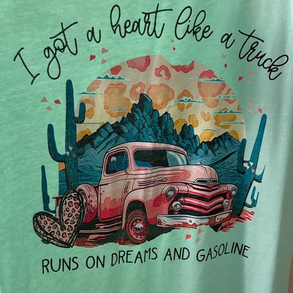 Lainey Wilson Tank - Picture 2 of 5